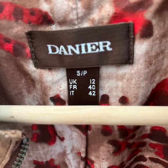 Perfect for Fall! Danier Leather jacket - Picture 6 of 6